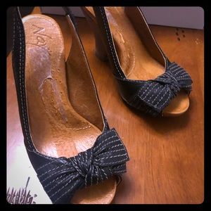 Naya peep toe bow wedge heel. Size 4 1/2 4.5